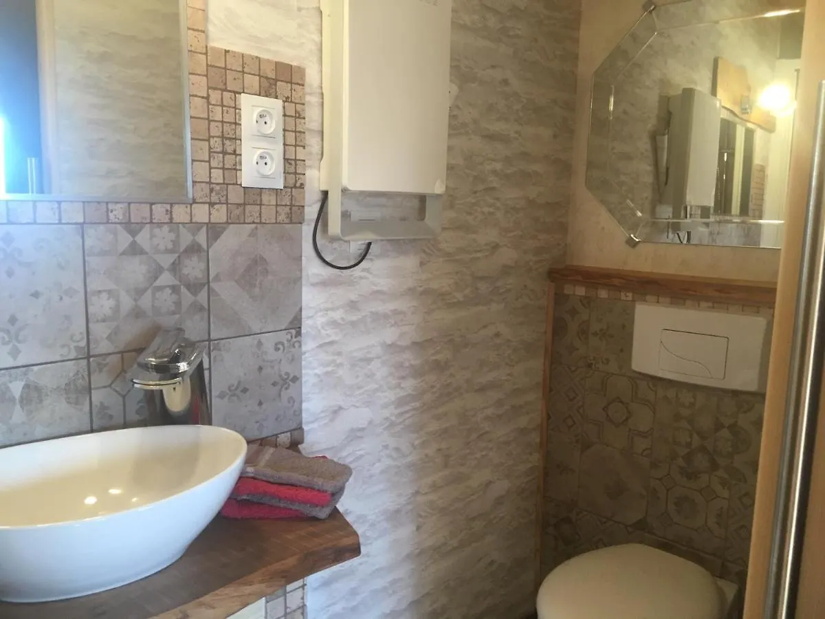 La Gravinette Bed & Breakfast Cruet 0*,  France